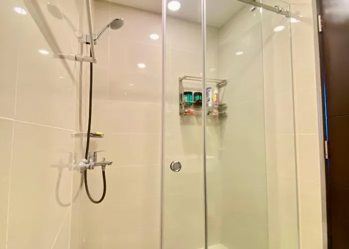 Apartahotel Ups27 Chic & Cozy Haven 8 Our Bgc Luxe Hideaway Queenbed & Sofabed 4*