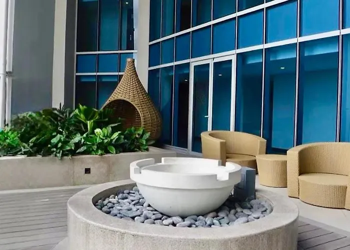 Ups27 Chic & Cozy Haven 8 Our Bgc Luxe Hideaway Queenbed & Sofabed Manila